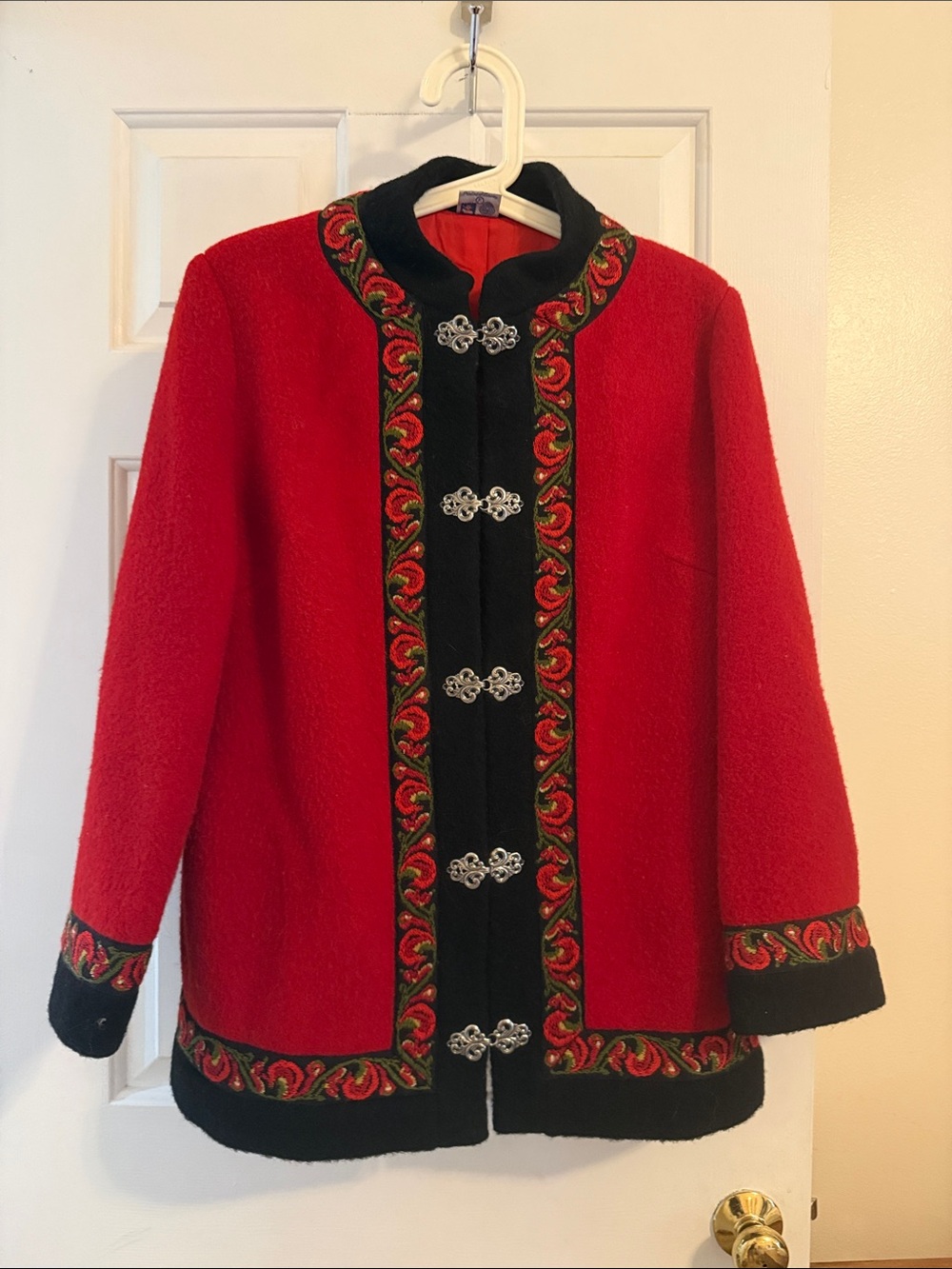 Women’s Evebofoss Firda Norwegian Red Embroidered Toggle Wool Jacket - size 44